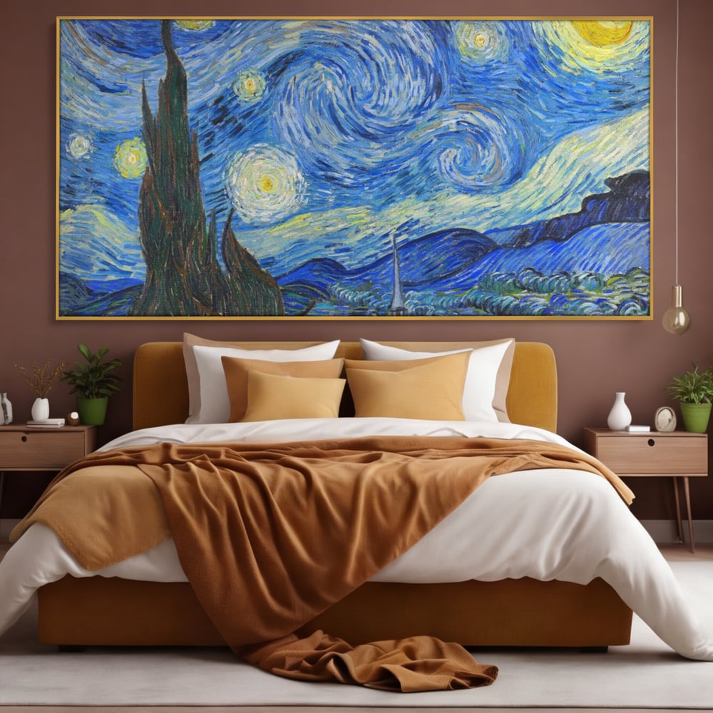 Tablou canvas cu reproducere pictura noapte instelata van gogh, in rama de aluminiu auriu, pe perete intr-un dormitor